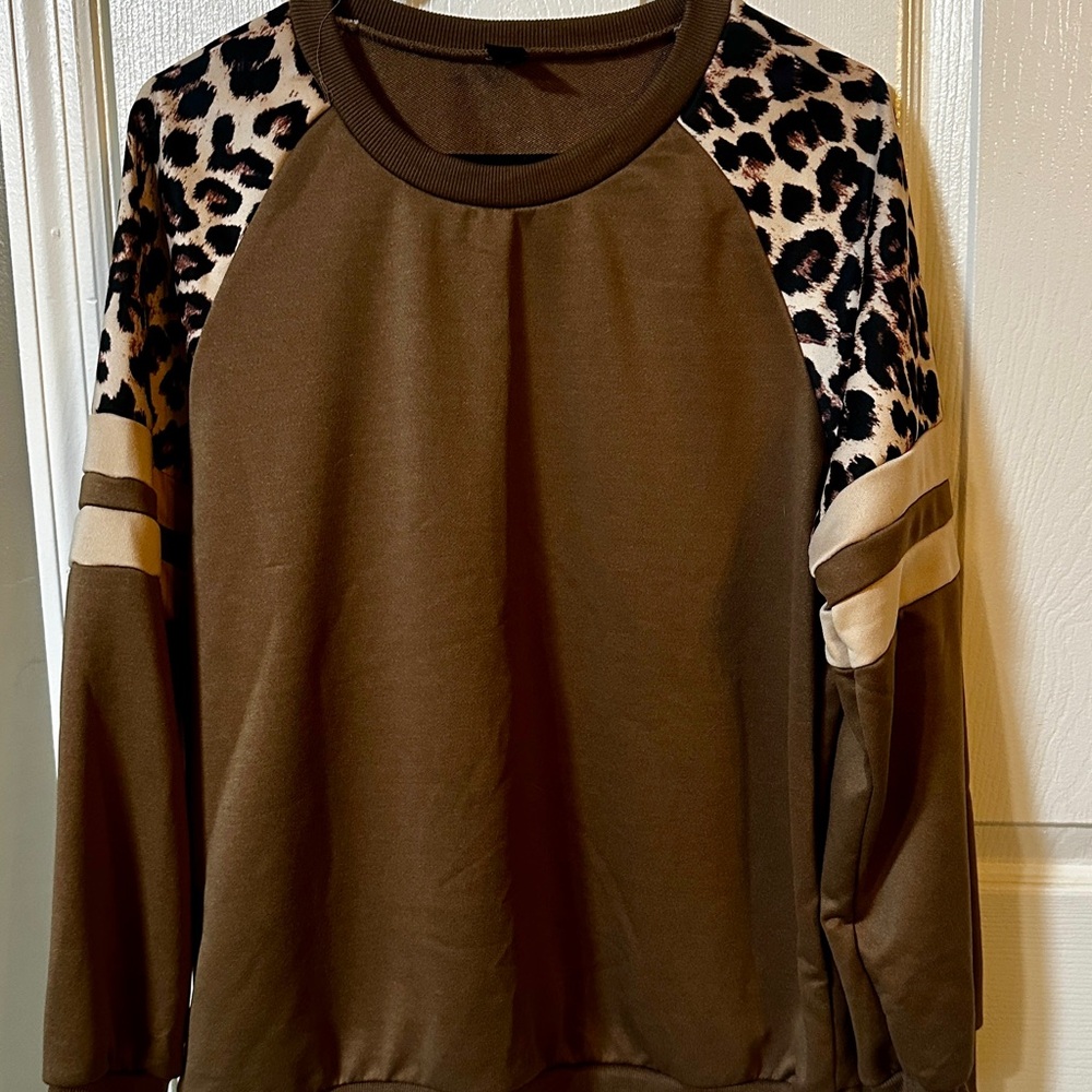 SHEIN Brown Leopard Print Top